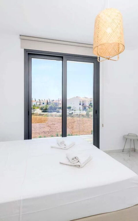 By the Beach - White Coral Villa: Camera da letto