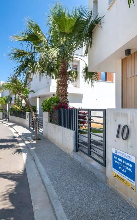 By the Beach - White Coral Villa: Entrata Principale