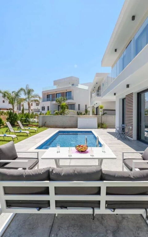 By the Beach - White Coral Villa: all'aperto, Esterni, Giardino, Piscina