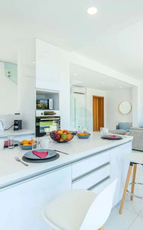 By the Beach - White Coral Villa: Cucina