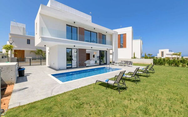 By the Beach - White Coral Villa: all'aperto, Esterni, Giardino, Piscina