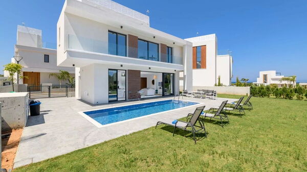 By the Beach - White Coral Villa: all'aperto, Esterni, Giardino, Piscina