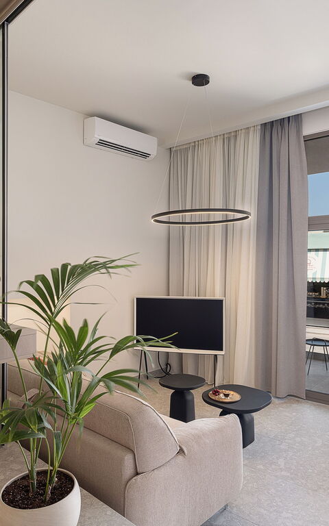 Ares Luxurious Residence: Soggiorno