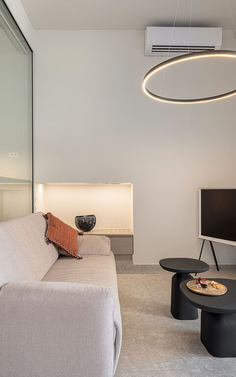 Ares Luxurious Residence: Soggiorno
