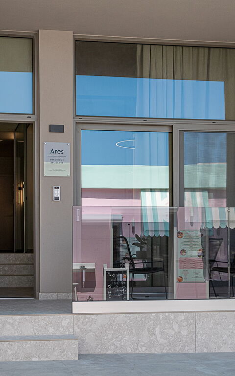 Ares Luxurious Residence: all'aperto, Balcone / Terrazza / Patio, Esterni
