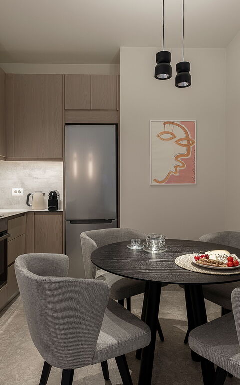 Ares Luxurious Residence: Cucina, Sala da pranzo