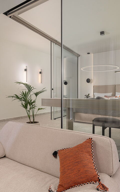 Ares Luxurious Residence: Soggiorno