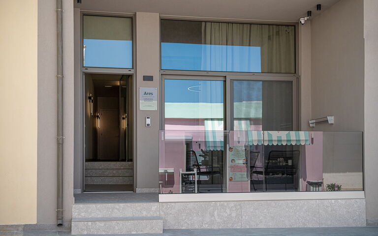 Ares Luxurious Residence: all'aperto, Balcone / Terrazza / Patio, Esterni