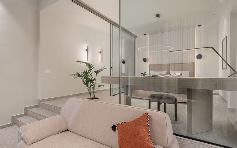 Ares Luxurious Residence: Soggiorno