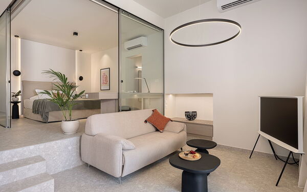 Ares Luxurious Residence: Camera da letto, Soggiorno