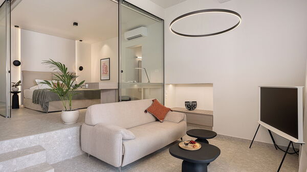 Ares Luxurious Residence: Camera da letto, Soggiorno