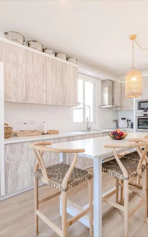Aya Thekla Beach House: Cucina, Sala da pranzo