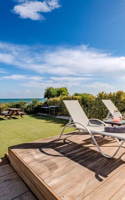 Aya Thekla Beach House: all'aperto, Esterni, Giardino