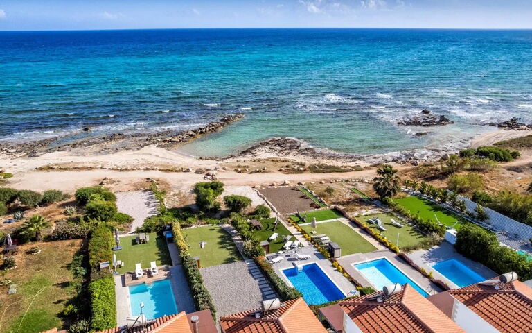Aya Thekla Beach House: Piscina, Vista Panoramica