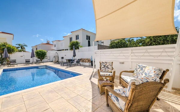 Ayia Triada Beach Gardens: all'aperto, Esterni, Piscina