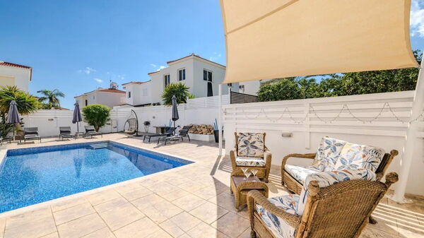 Ayia Triada Beach Gardens: all'aperto, Esterni, Piscina
