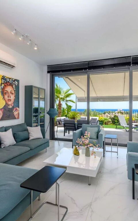 By the Beach - Emerald Seaview Villa: Soggiorno