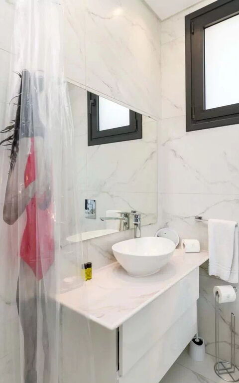 By the Beach - Emerald Seaview Villa: Bagno