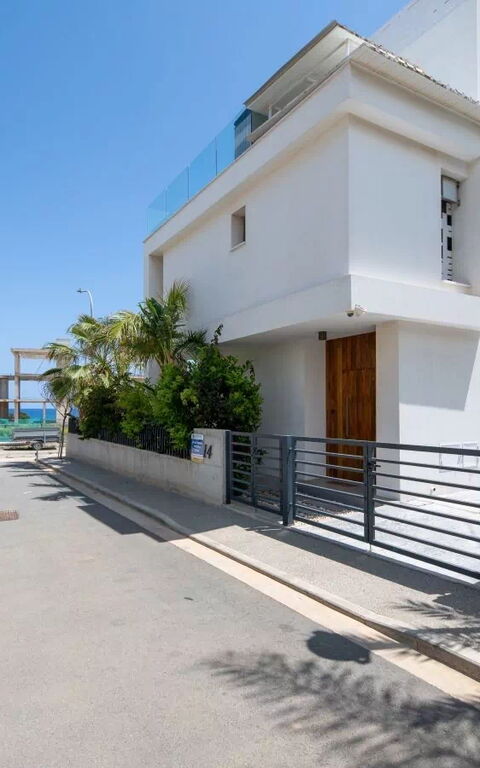 By the Beach - Emerald Seaview Villa: Entrata Principale