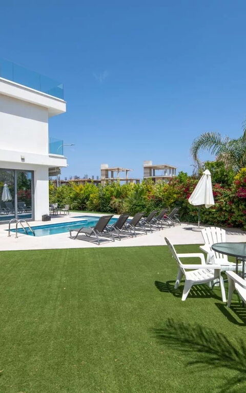 By the Beach - Emerald Seaview Villa: all'aperto, Esterni, Giardino, Piscina