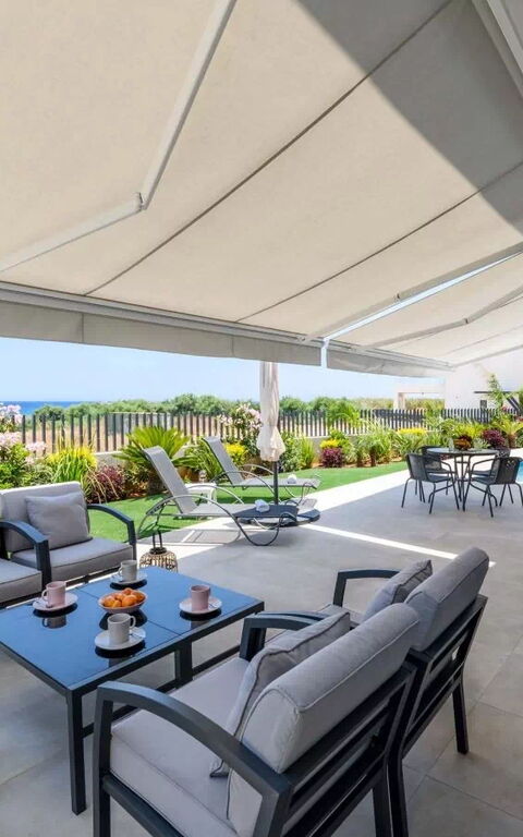 By the Beach - Emerald Seaview Villa: all'aperto, Balcone / Terrazza / Patio, Esterni, Piscina