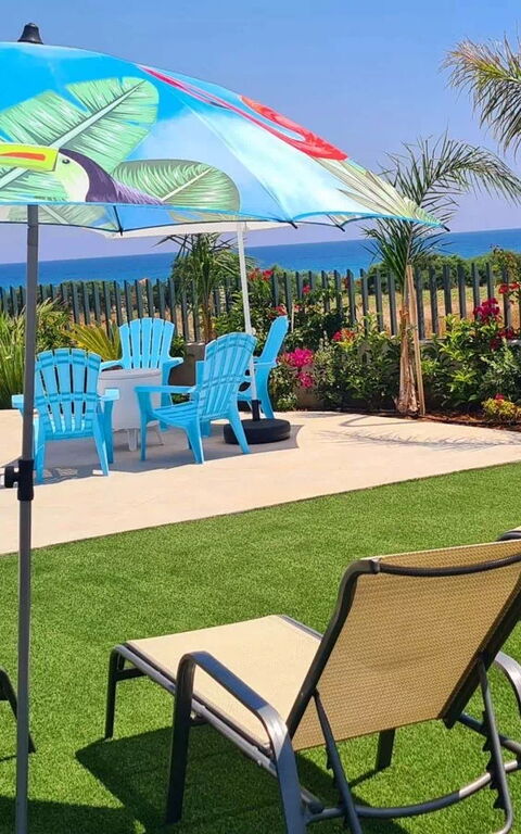 By the Beach - Emerald Seaview Villa: all'aperto, Esterni, Giardino