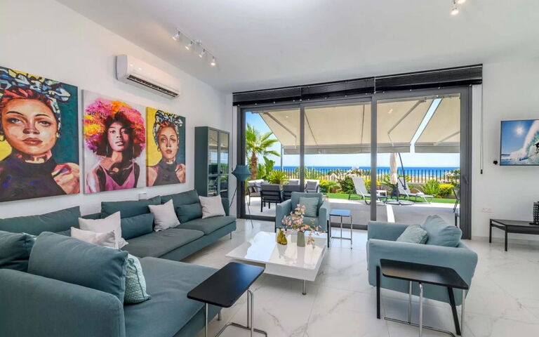 By the Beach - Emerald Seaview Villa: Soggiorno