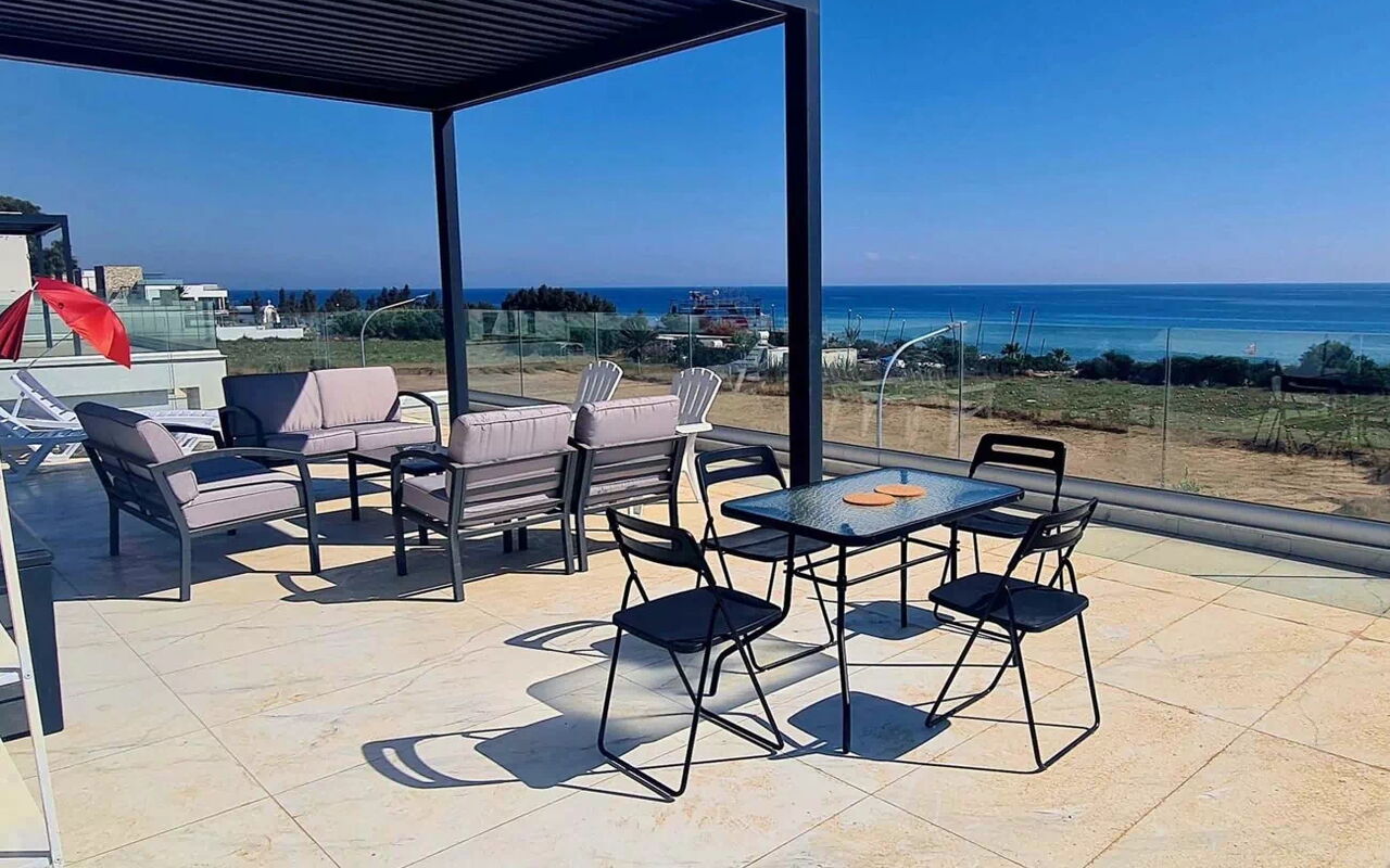 By the Beach - Emerald Seaview Villa: all'aperto, Balcone / Terrazza / Patio, Esterni