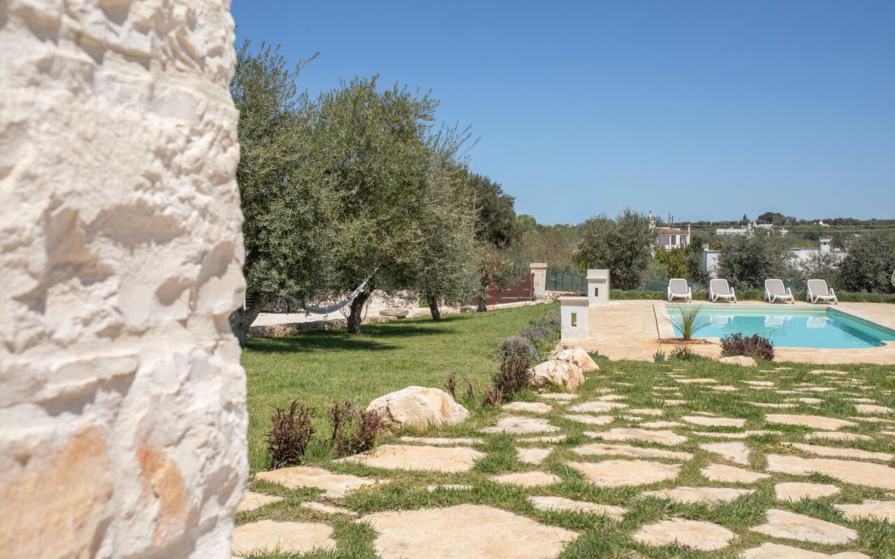 Villa Calanthia: all'aperto, Esterni, Giardino, Piscina