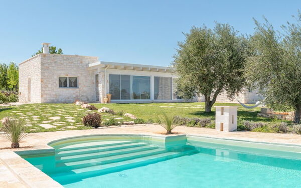 Villa Calanthia: all'aperto, Esterni, Giardino, Piscina