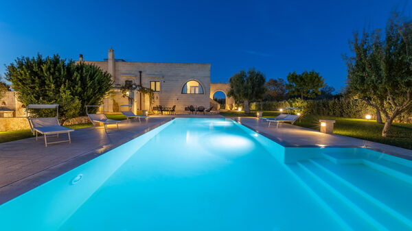 Villa Icaria: all'aperto, Esterni, Piscina