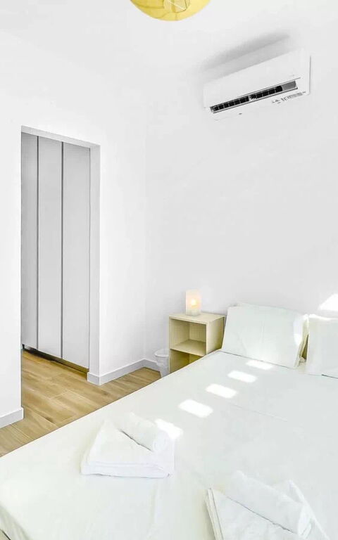 Azure Seaview- Garnet Villa: Camera da letto