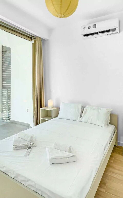 Azure Seaview- Garnet Villa: Camera da letto