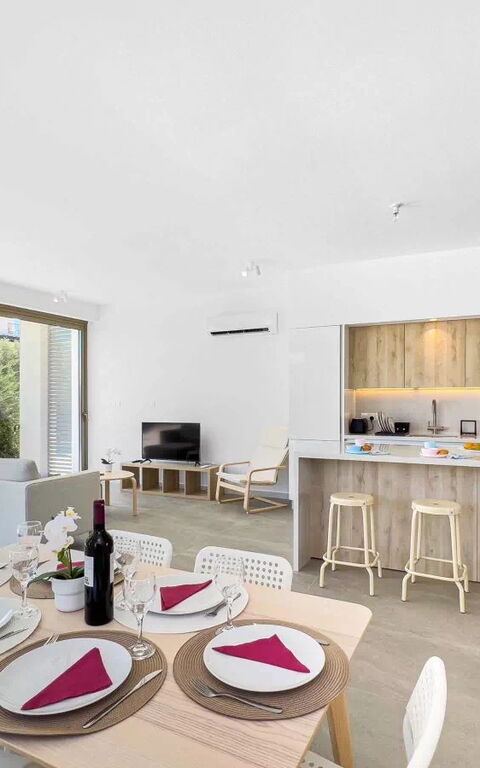 Azure Seaview- Garnet Villa: Sala da pranzo