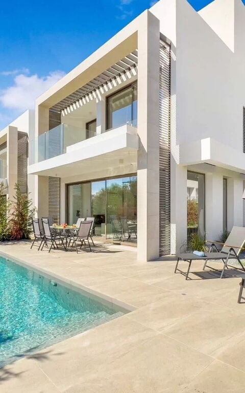 Azure Seaview- Garnet Villa: all'aperto, Esterni, Piscina