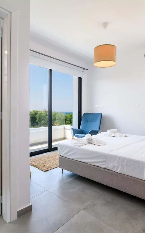 By the Beach - Blue Topaz Villa: Camera da letto