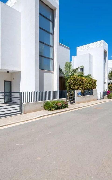 By the Beach - Blue Topaz Villa: Entrata Principale