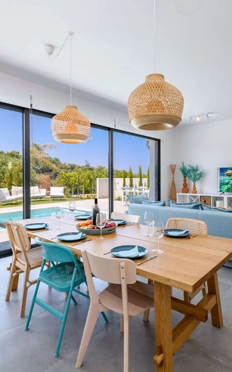 By the Beach - Blue Topaz Villa: Sala da pranzo, Soggiorno