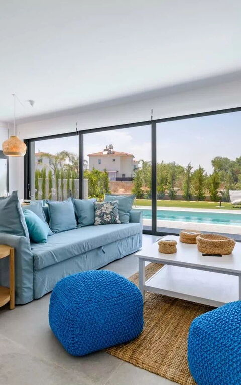 By the Beach - Blue Topaz Villa: Cucina, Soggiorno