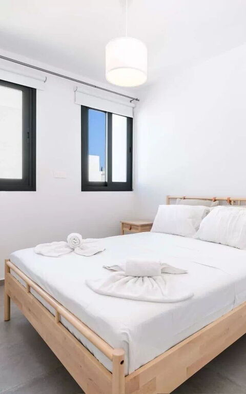 By the Beach - Blue Topaz Villa: Camera da letto