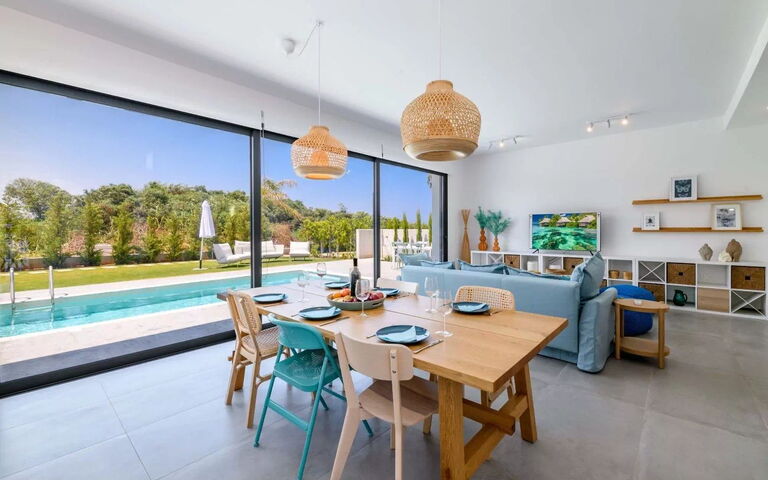 By the Beach - Blue Topaz Villa: Sala da pranzo, Soggiorno