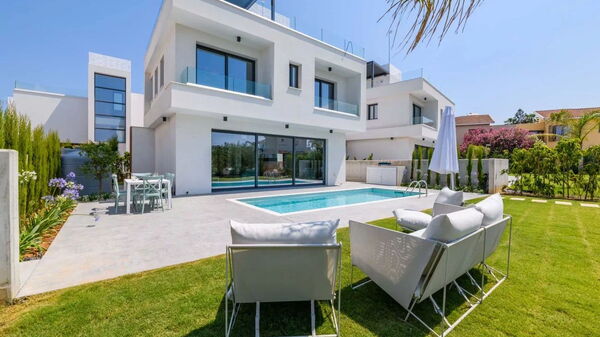 By the Beach - Blue Topaz Villa: all'aperto, Esterni, Giardino, Piscina