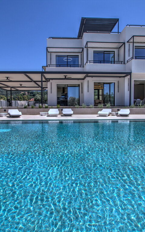 Villa Watanave: all'aperto, Estate, Esterni, Piscina, Primavera