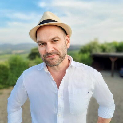 Asbjørn Risøy, Vendite & assistenza clienti